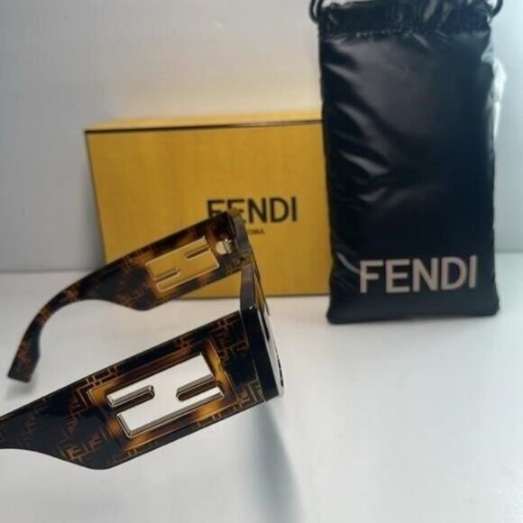 New 💯Authentic FENDI Baguette FE40109I 55E Sunglasses - Picture 6 of 11